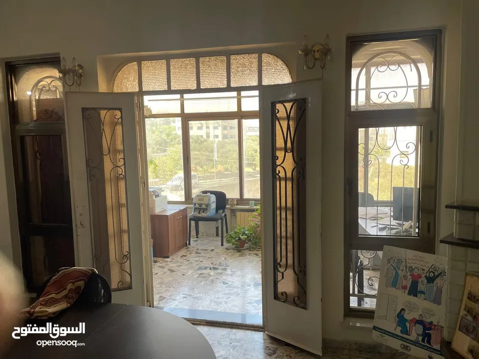 للإيجار من المالك مباشرة – طابق أول في رام الله / الشرفة