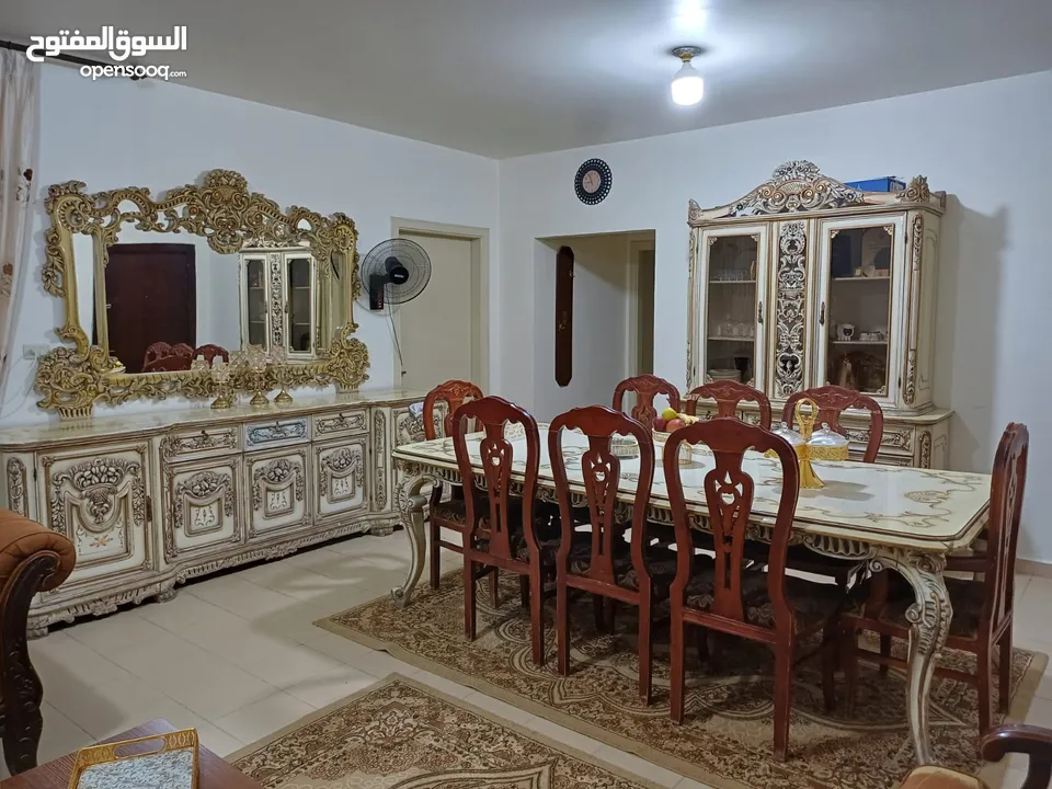 طاوله سفره خشب زان 8 كراسي مع الفضيه والدنسور