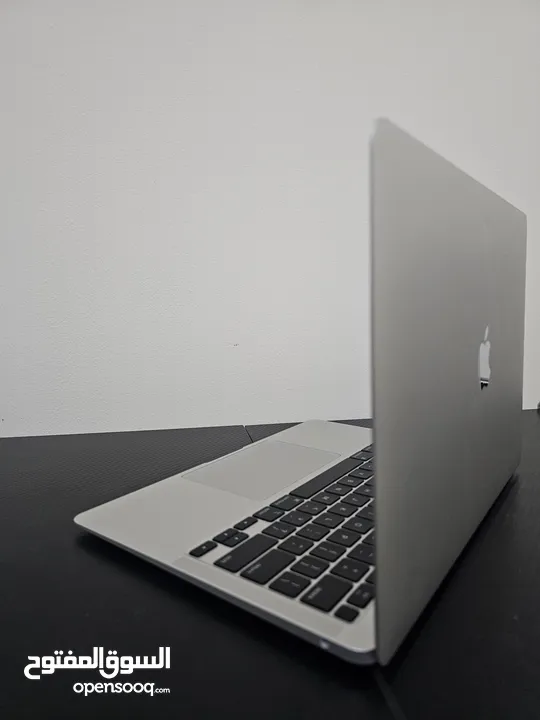 13-inch MacBook Air للبيع مستعمل نظيف