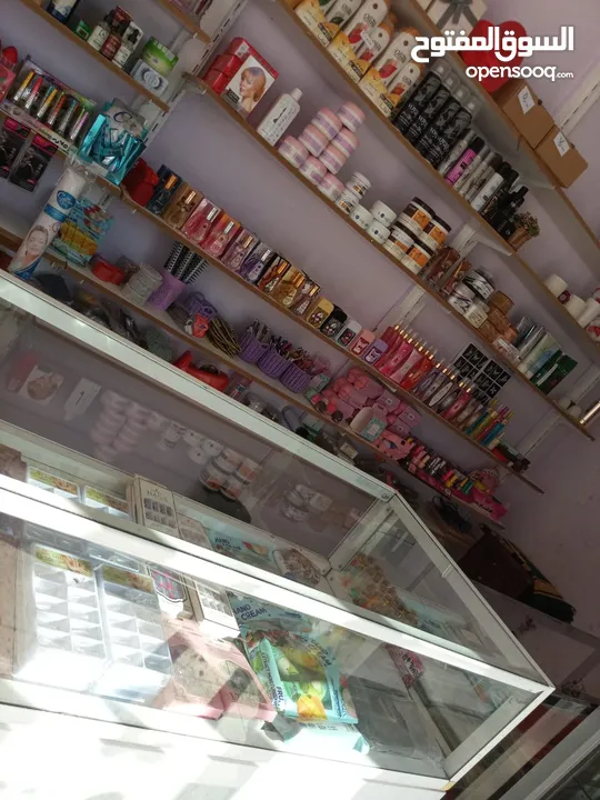 محل عطور مكياج واكسسوارات وهدايا  للبيع