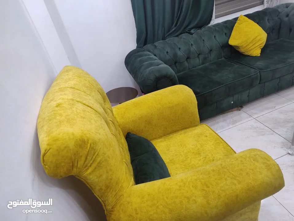 طقم كنب 7 مقاعد تفصيل ضغط 40 خشب لاتيه مستعمل استعمال بسيط وطقم كورنر للبيع