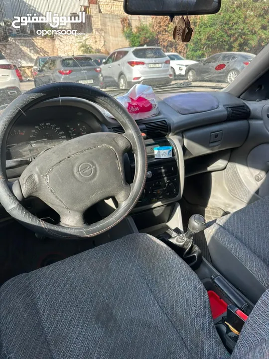 ابل استرا محرك 1600