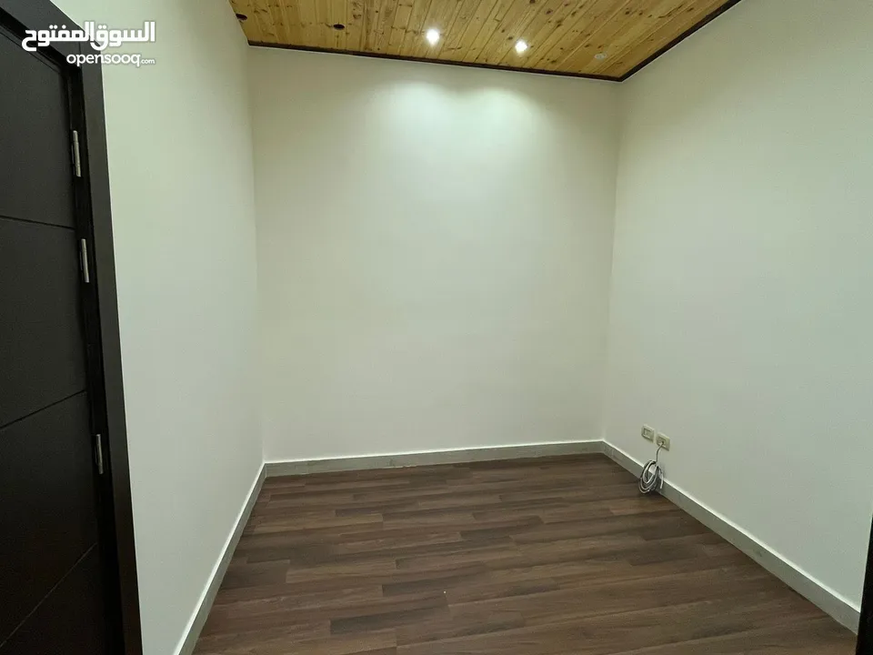 فيــلا مميزة للبيع –  طريق المطار  - خلف مدارس الشويفات