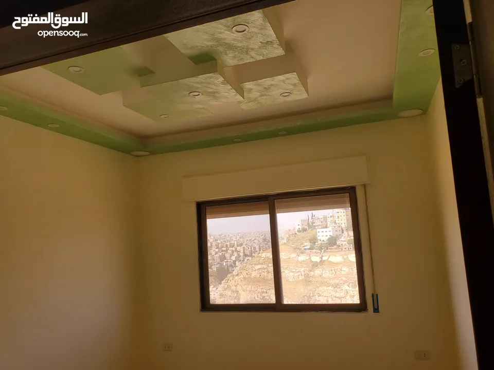 شقة قي جبل الزهور مأهولة بحي حديث مطلة وجاهزة للسكن لم تسكن من قبل