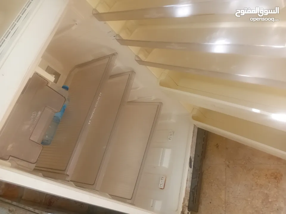 ثلاجة كبيرة 22 قدم نوعها شارب نظيفة