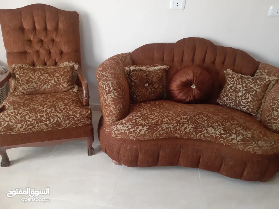 بسعر مغري طقم كنب خشب سويد  ثقيل جدا