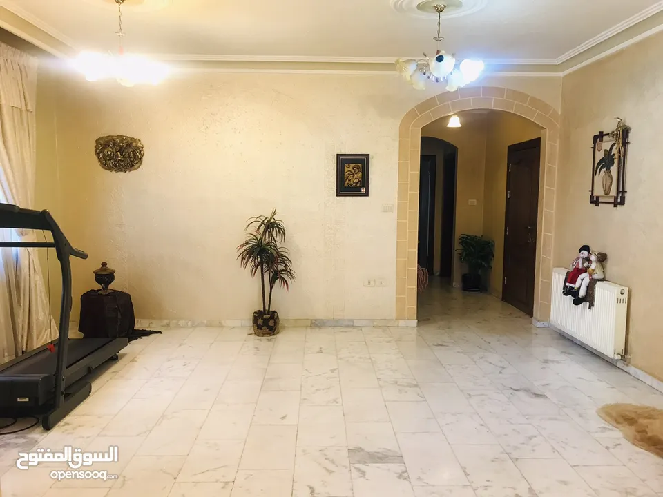 شقة ديلوكس للبيع مساحة 165 متر في الدوار السابع