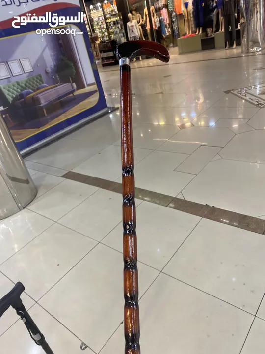 عكازة خشب متعددة الاشكال