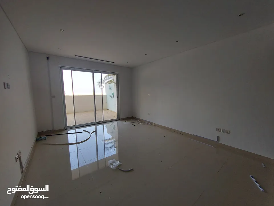 2 Bedrooms Apartment for Rent in Al Mouj REF:880R