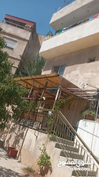منزل مستقل ثلاثة طوابق  موقع مميز في ماركا الشمالية حي العبدلات