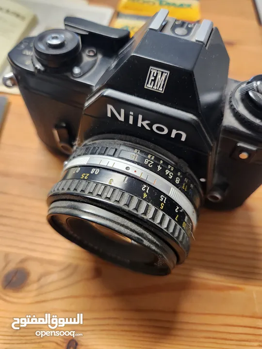 كاميرا فيلم Nikon EM