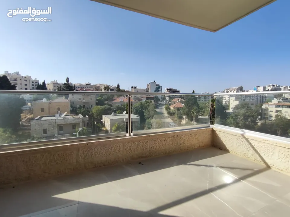 شقة جديدة سوبر ديلوكس للإيجار – عين منجد  قرب مطعم تغميسة