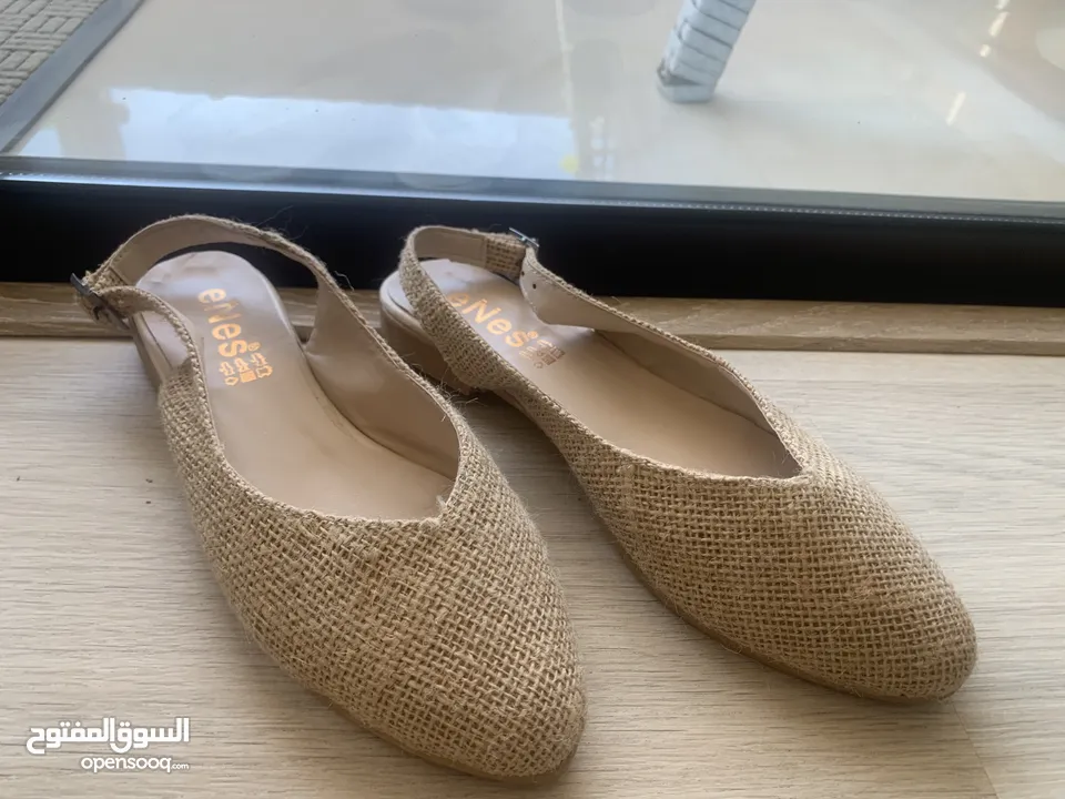 عدة احذية كعب عالي وبالارينا و حذاء رياضي واحد جديد