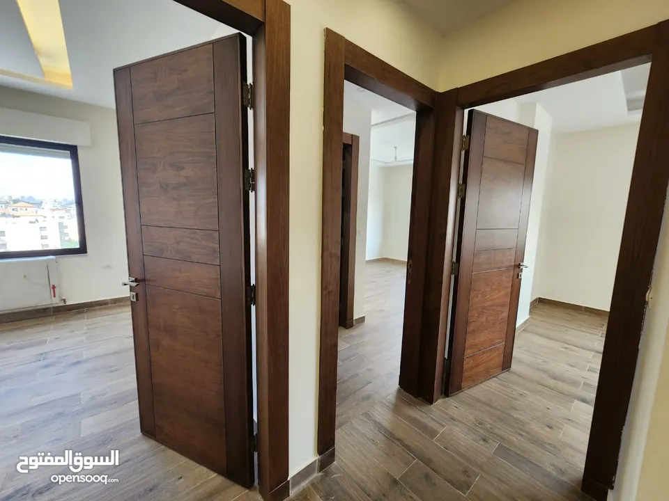 شقة طابقية للبيع في حي الصحابة - ref : 14579