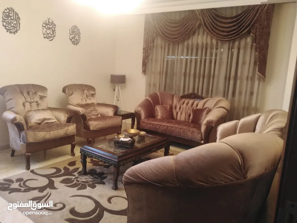 شقة للبيع طابق اول  مساحة 137م في ضاحية الامير حسن 3 غرف نوم  الشقة بحالة ممتازة وموقع مخدوم