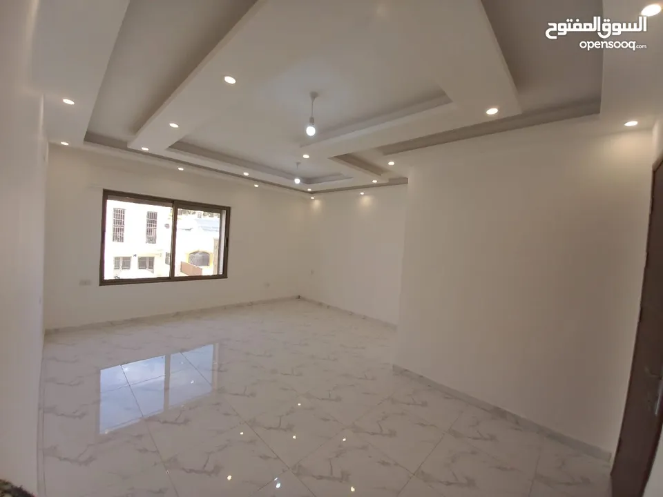 شقة طابق ثالث في ضاحية خليل الرحمن قريبه من شارع المطار من المالك مباشره