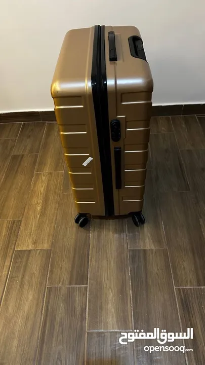 ‏شنطة سفر كبيرة  travel suitcase