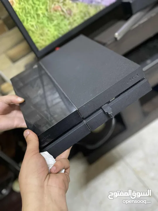 500 جيجا بلايستيش يوجد معها حساب فيفا 2025 وpes 2025 asphalt ولعبة اسيست كريد وستاندشاحن وpodd