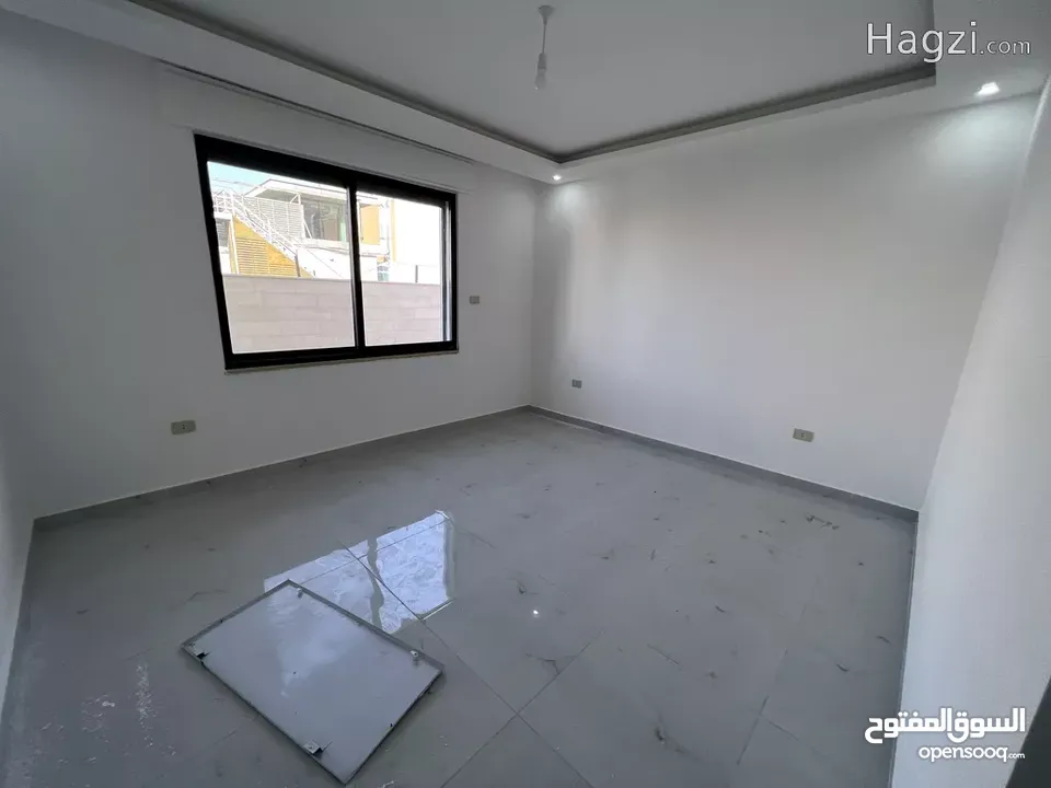 شقة ارضيه جديدة مع مدخل خاص و حديقة خلفيه ( Property ID : 31714 )