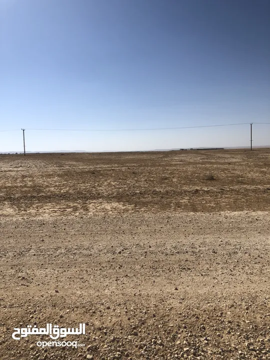 في قرية القنيطرة على الشارع المعبد مباشرة كهرباء على امتداد الشارع / مشروع مميز من المالك مباشرة