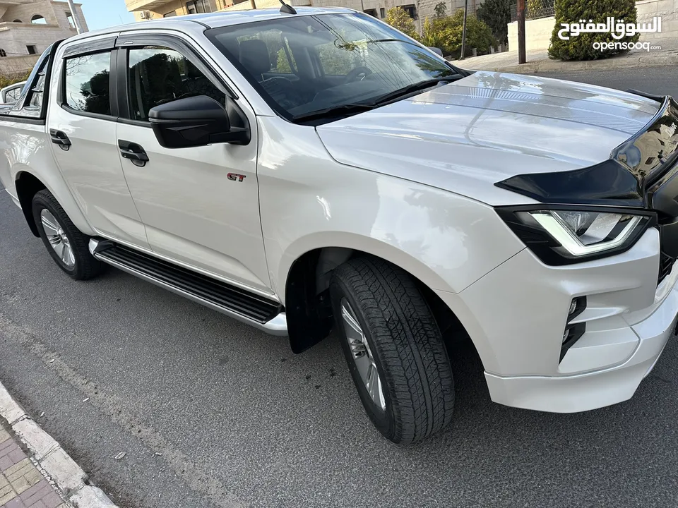 ISUZU DMAX   Kit  GT موديل 2024 لون ابيض لؤلؤ مميز