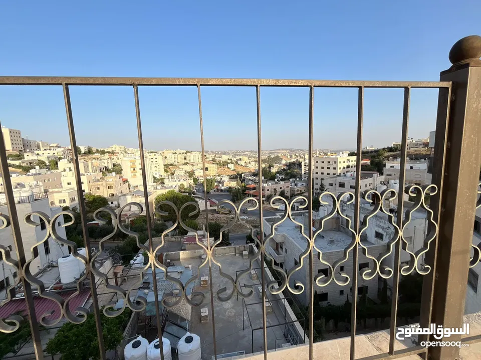 شقة للبيع في المهندسين 350 متر مربع طابق 3 مع روف كبير مميزة جداً من المالك