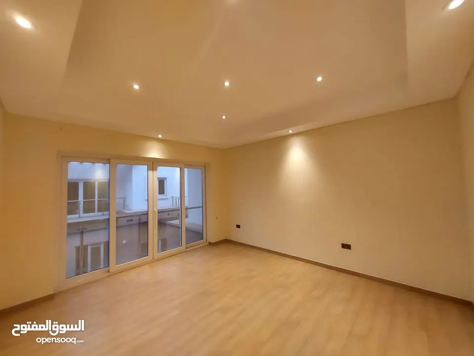 4 Bedrooms Villa for Rent in Madinat Sultan Qaboos REF:1016AR