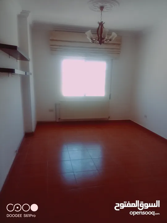 شقة للبيع طابق ثالث مع روف