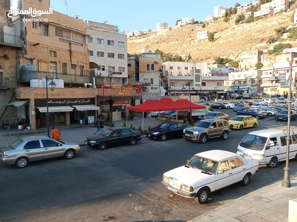 مظلات للبيع استعمال شهر واحد فقط عدد 3