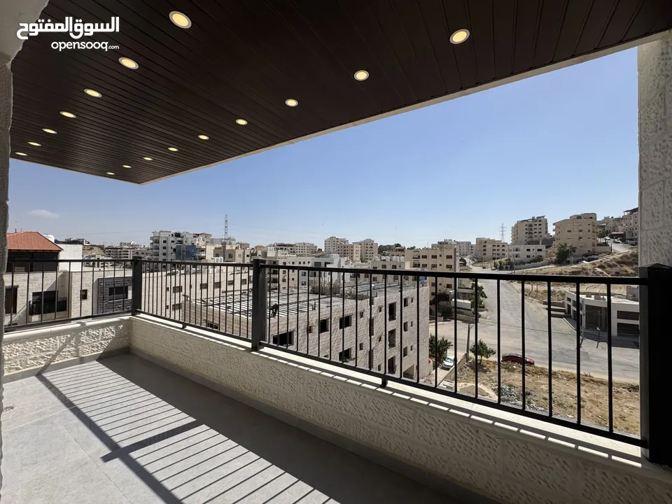 شقة فخمة طابق اخير + مع روف