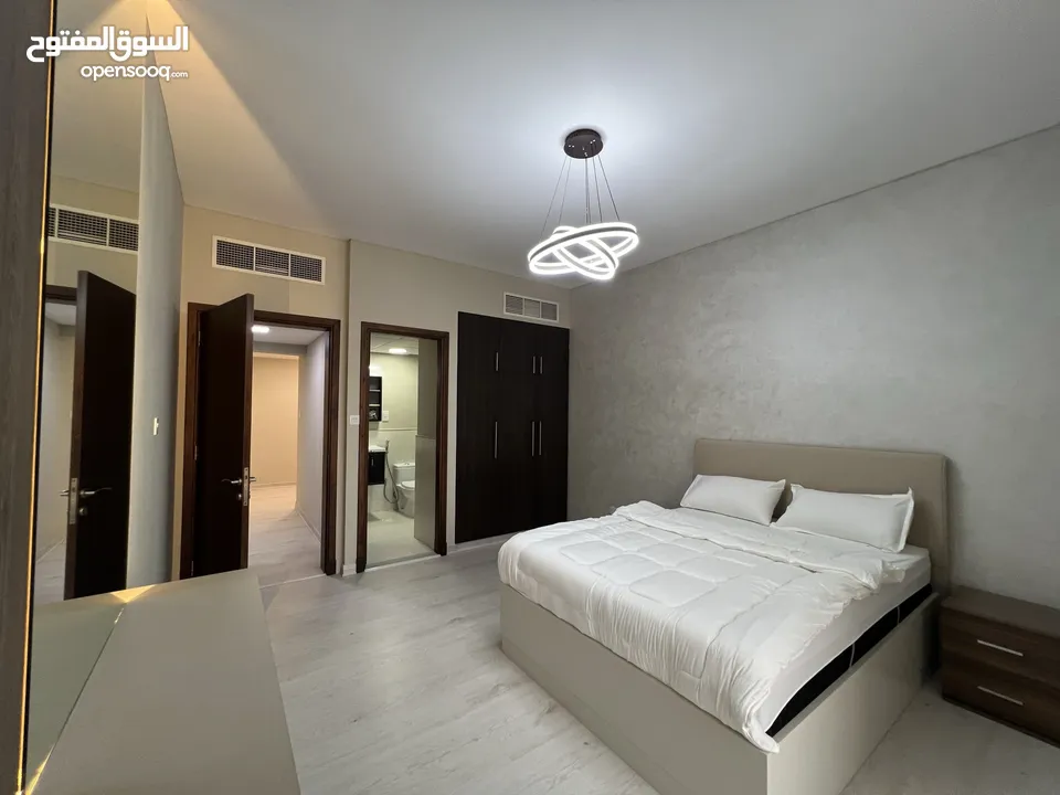 للبيع العاجل شقة مجددة 3 غرف + غرفة خادمة دخول مباشر للشاطئ