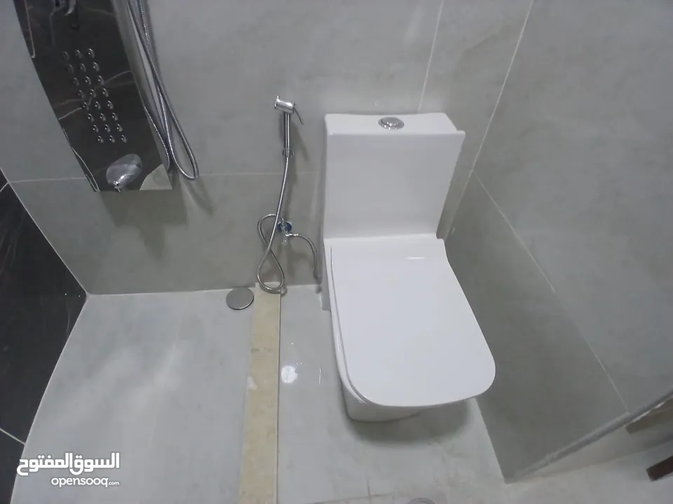 شقق مميزه سوبر ديلوكس عماره جديده خلف مطعم عرب قرب الجامعه للايجار مفروشه او غير مفروشه بعقد سنوي