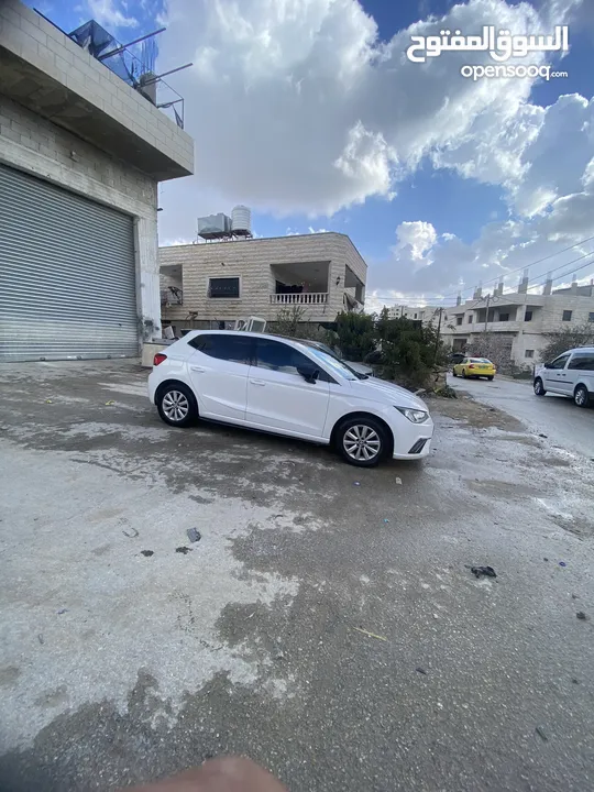 سيات ابيزة للبيع