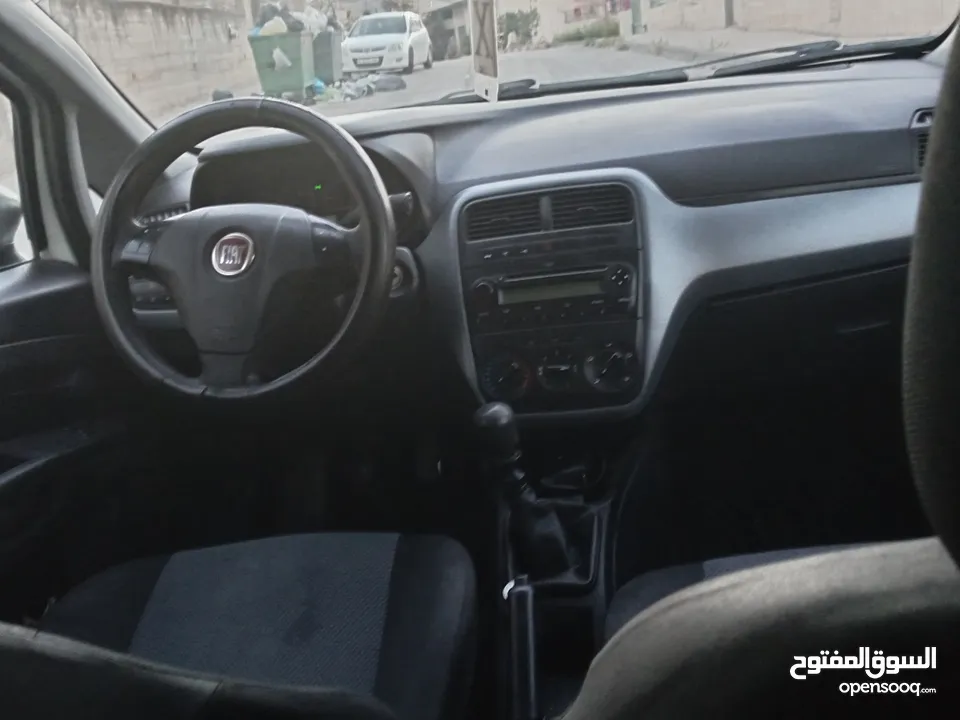 فيات بونتو2011