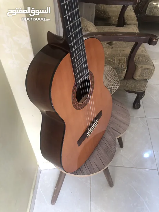 للبيع :جيتار  Yamaha  Cm-40  حاله ممتازه