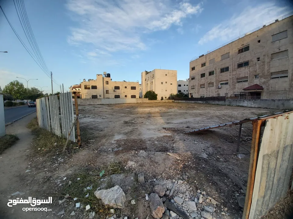 استثمر بالجندويل مقابل مجمع الحسين للاعمال قطعة ارض سكن ج للبيع