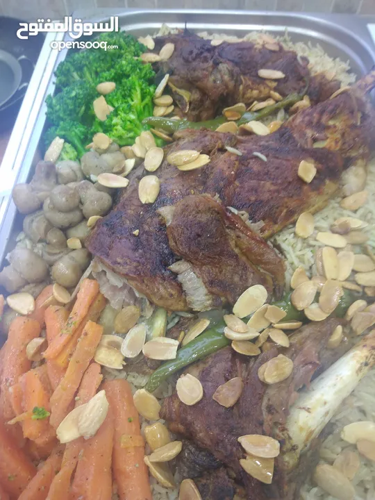 شيف شرقي وغربي وسلطات ابحث عن عمل خبرة في الاكل العربي والغربي والسلطات خبره اكثر من 15سنه