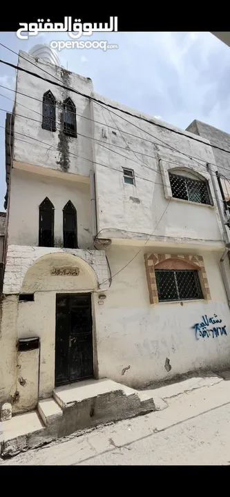 عمارة للبيع ثلاث طوابق من المالك مباشرة في مخيم البقعة