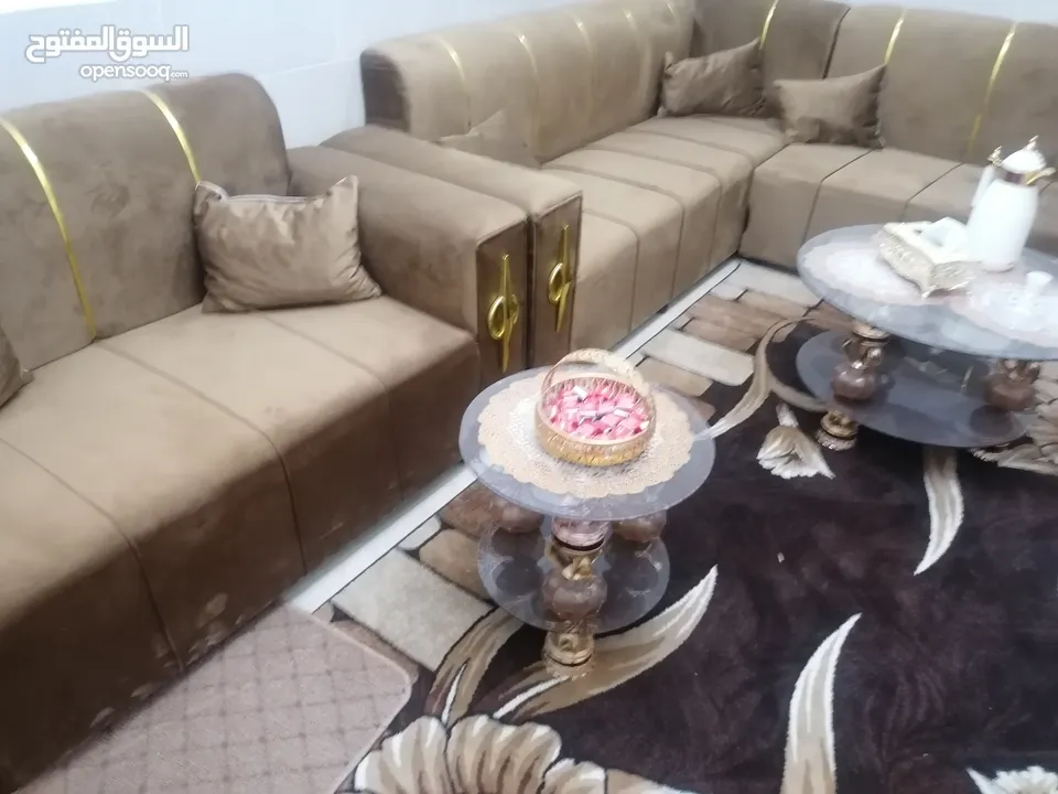 طقم كنب كورنر لون عسلي مع بفه استخدام عرسان شهرين فقط ما صار نصيب