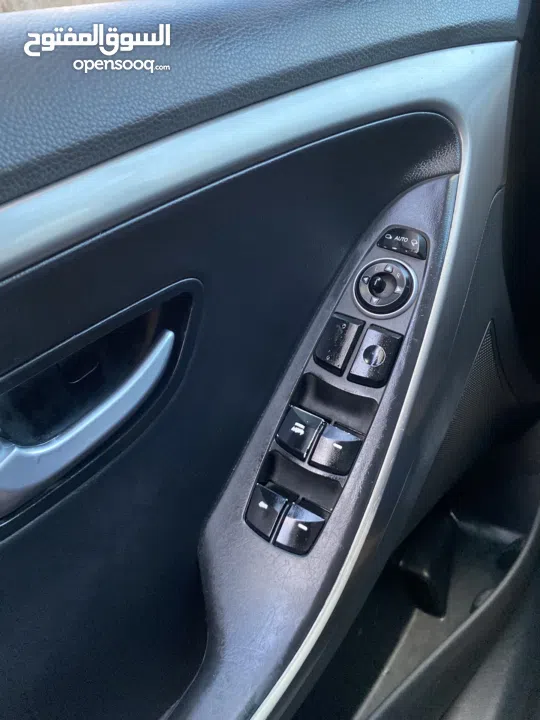 هونداي i30 فل اوتمات فل اضافات تبارك الله سيارة بحالة الشركة الله يبارك لصاحب النصيب..