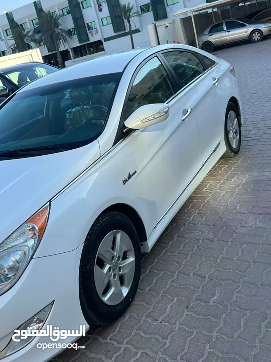 Hyundai sonata hybrid 2011