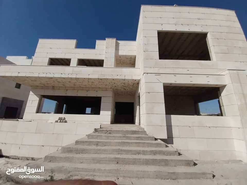 فيلا قيد الإنشاء للبيع من المالك مباشرة