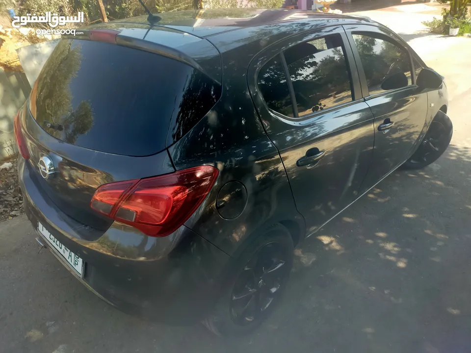 ابل كورسا مديل 2016