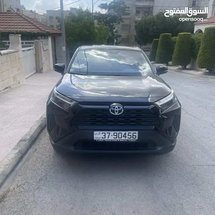 Toyota Rav4 model 2023  وارد الوكالة و ما زالت تحت الكفالة قطعت فقط 29 الف كيلو فحص كامل بلا حوادث