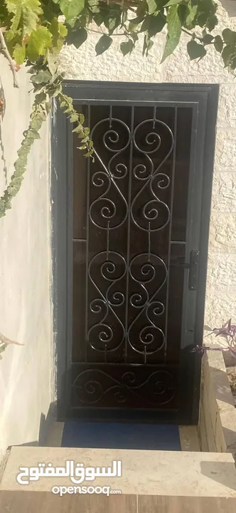 أبواب حديد وجميع الأنواع شبابيك وغيرها نوفر هذه الخدمة مع التركيب بأنواع حديد معتمدة ومميزة من تركيا