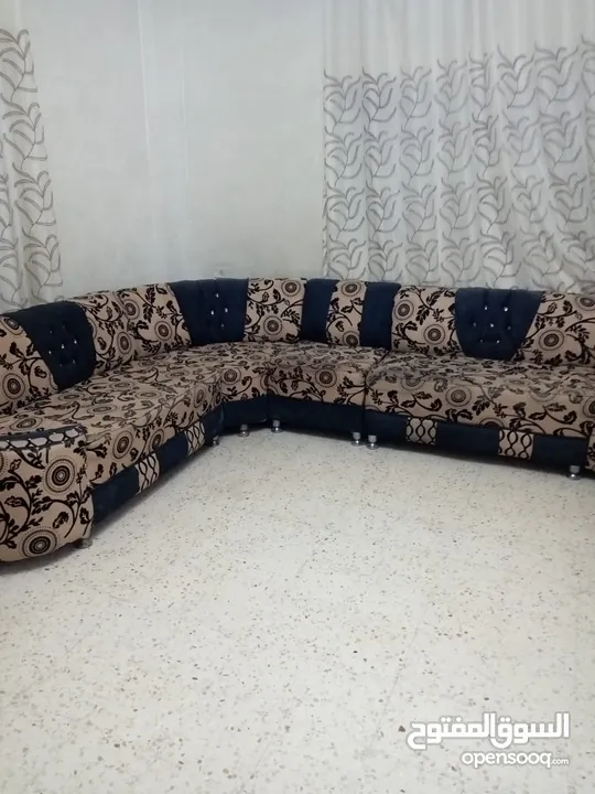 كورنر مرتبة تسع مقاعد لون بني غامق وبيج