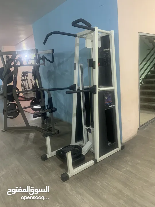 نادي بناء أجسام ولياقة بدنية للبيع