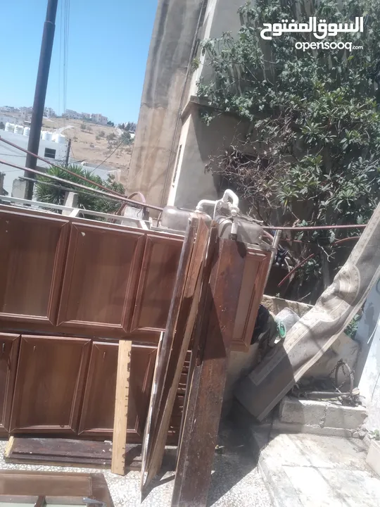 مطبخ ارضي كامل مع باب