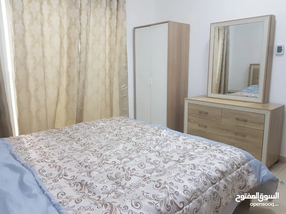 غرفة و صالة شارع خليفة بالسيتي تاور شاماة كل الفواتير و الانترنت بالنعيمية 3