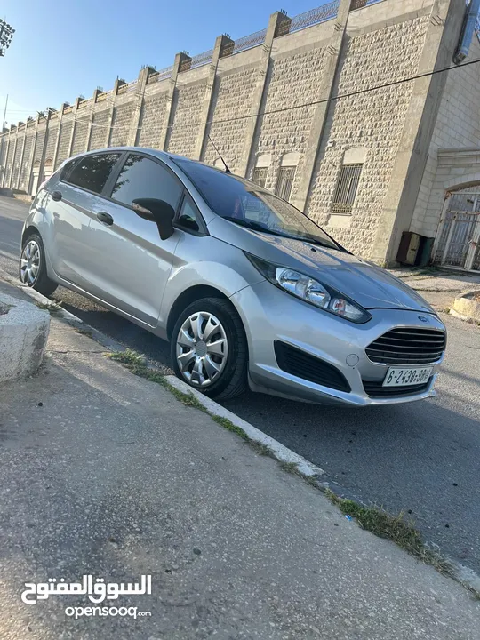 فورد فيستا نظيفة جدا و ممشى قليل جدا